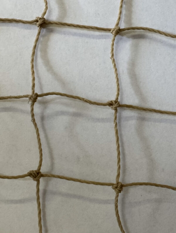 Rete di protezione per gatti colore beige con rinforzo in acciaio – Maglia 3×3 cm - immagine 3